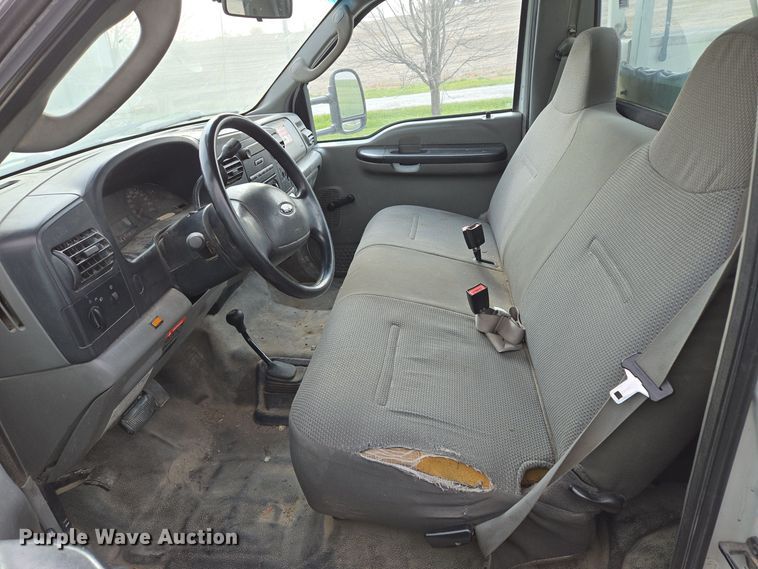 image for item EQ3671 2005 Ford  F550 Super Duty XL   bucket truck