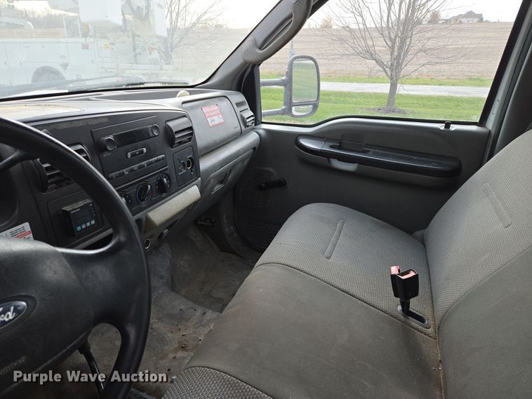 image for item EQ3671 2005 Ford  F550 Super Duty XL   bucket truck