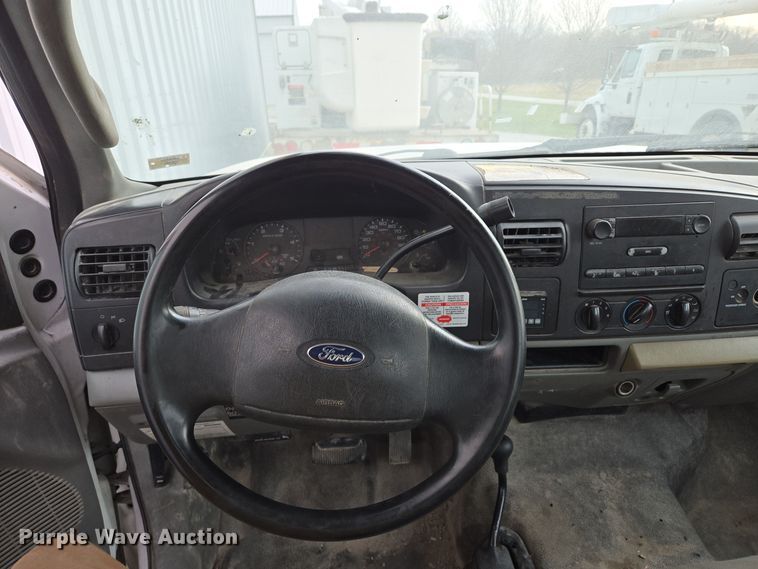 image for item EQ3671 2005 Ford  F550 Super Duty XL   bucket truck