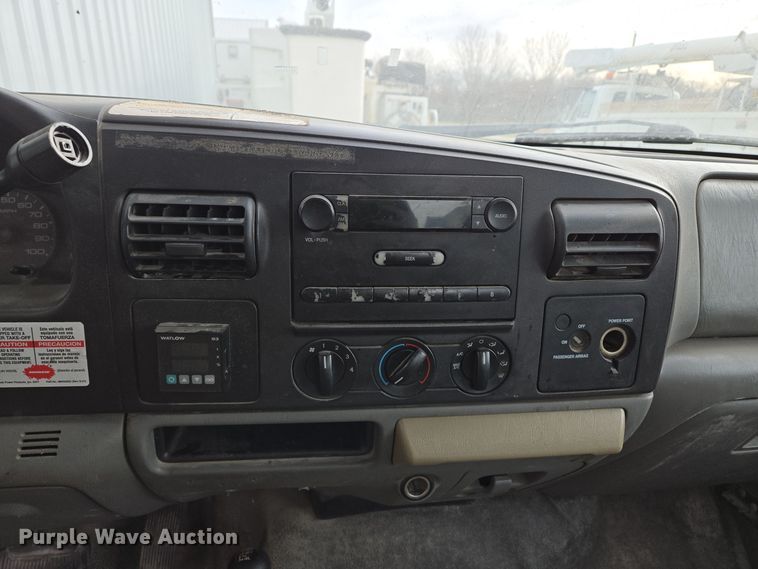 image for item EQ3671 2005 Ford  F550 Super Duty XL   bucket truck