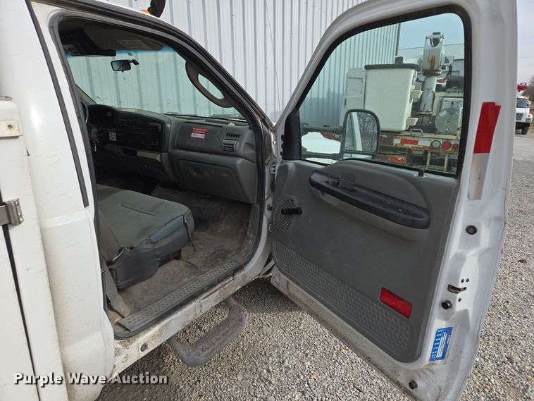 image for item EQ3671 2005 Ford  F550 Super Duty XL   bucket truck
