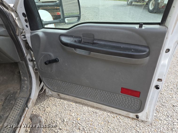 image for item EQ3671 2005 Ford  F550 Super Duty XL   bucket truck