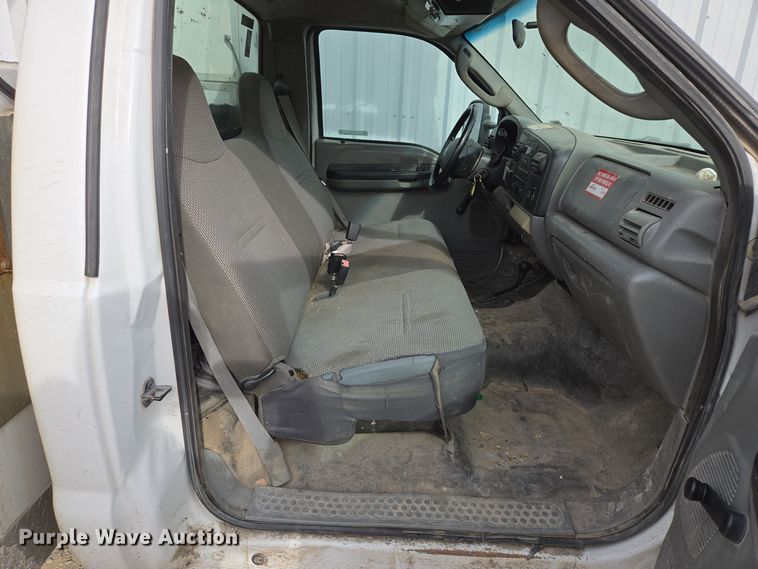 image for item EQ3671 2005 Ford  F550 Super Duty XL   bucket truck