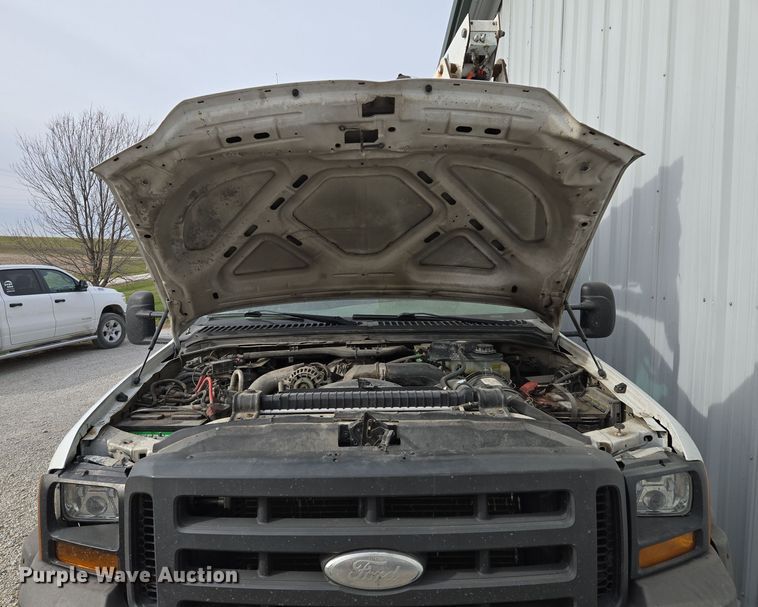 image for item EQ3671 2005 Ford  F550 Super Duty XL   bucket truck