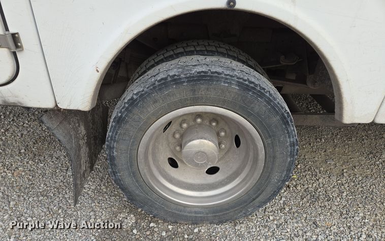 image for item EQ3671 2005 Ford  F550 Super Duty XL   bucket truck