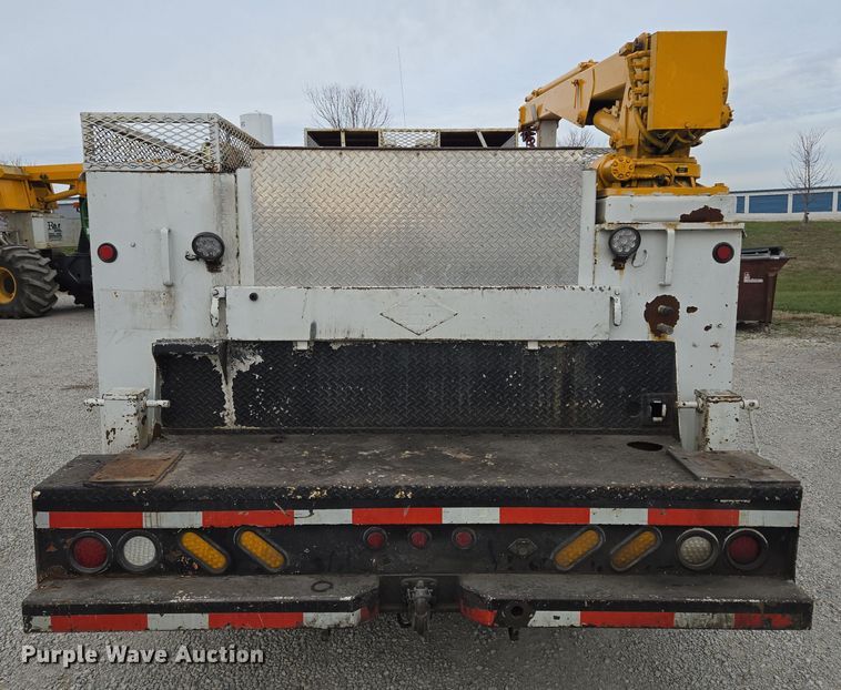 image for item EQ3672 2000 Ford  F750 utility / service truck