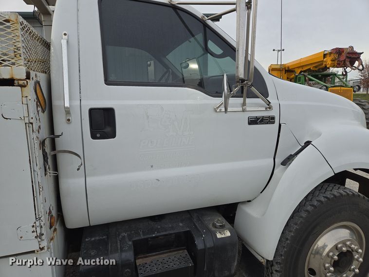 image for item EQ3672 2000 Ford  F750 utility / service truck