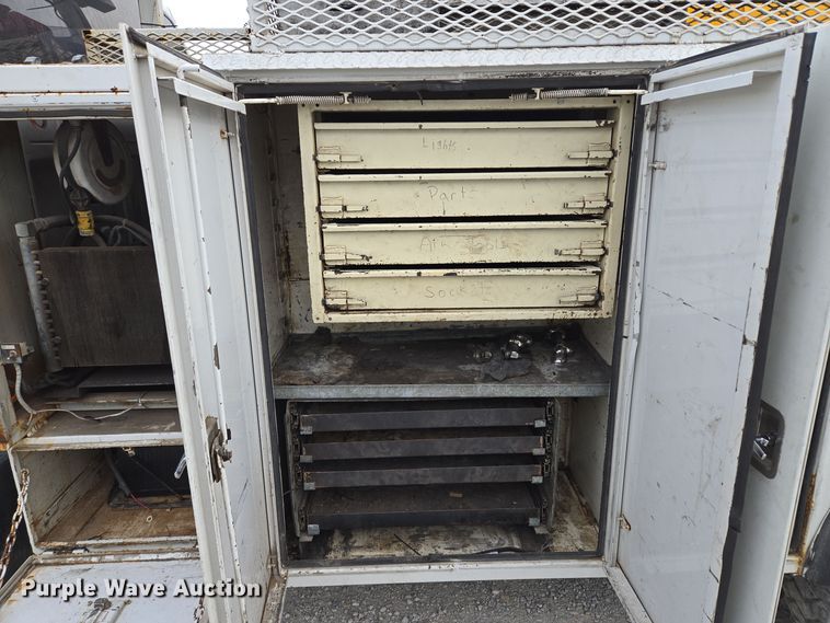 image for item EQ3672 2000 Ford  F750 utility / service truck