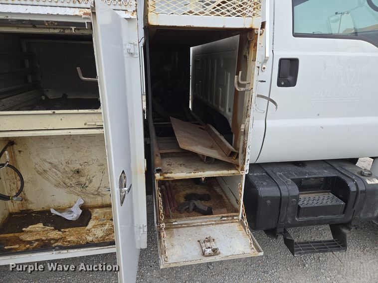 image for item EQ3672 2000 Ford  F750 utility / service truck