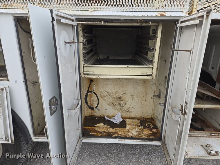 image for item EQ3672 2000 Ford  F750 utility / service truck