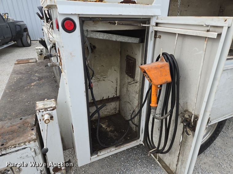 image for item EQ3672 2000 Ford  F750 utility / service truck