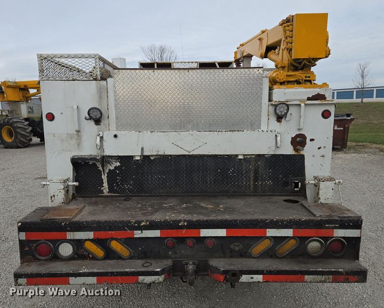 image for item EQ3672 2000 Ford  F750 utility / service truck