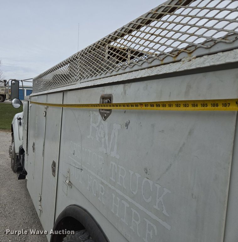 image for item EQ3672 2000 Ford  F750 utility / service truck