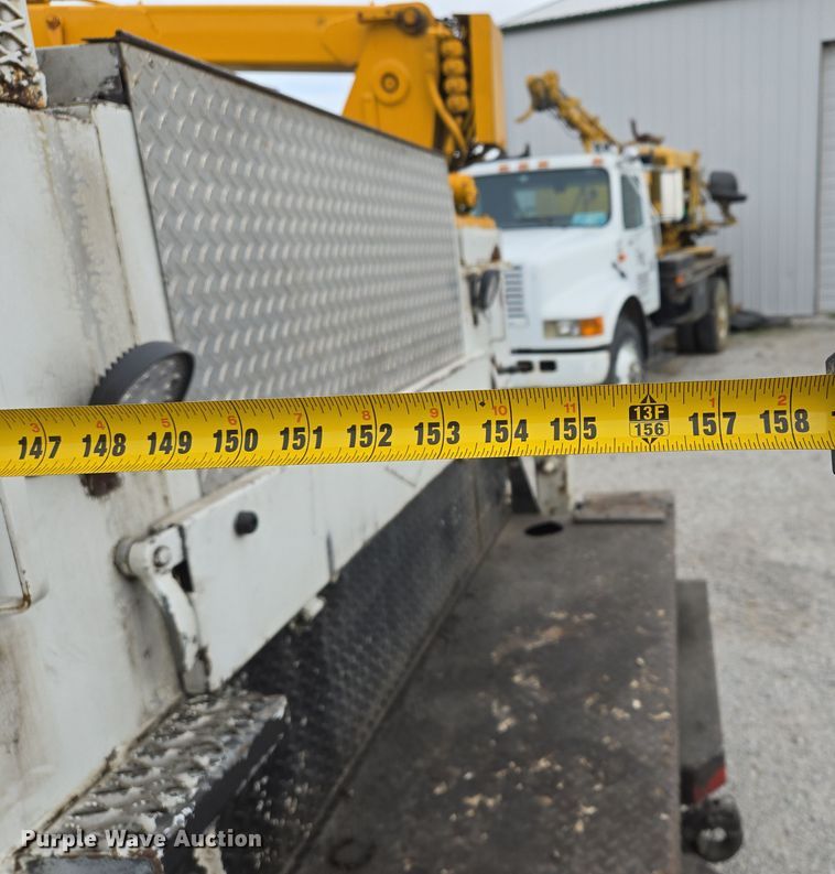 image for item EQ3672 2000 Ford  F750 utility / service truck