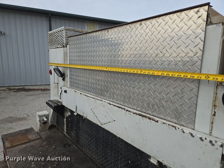 image for item EQ3672 2000 Ford  F750 utility / service truck