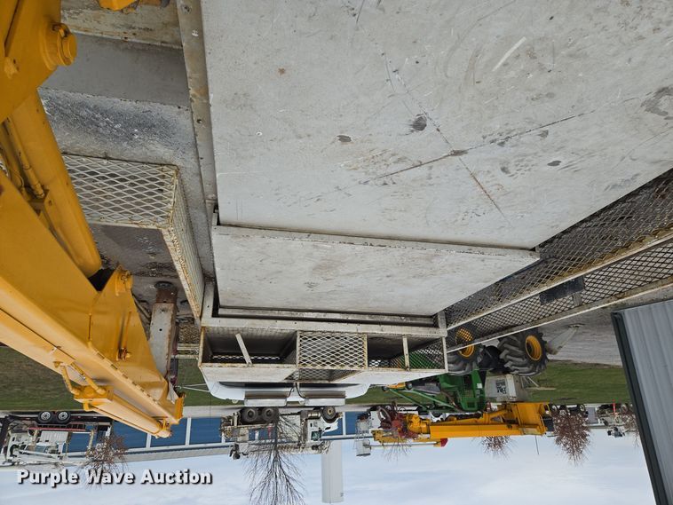 image for item EQ3672 2000 Ford  F750 utility / service truck