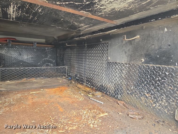 image for item EQ3672 2000 Ford  F750 utility / service truck