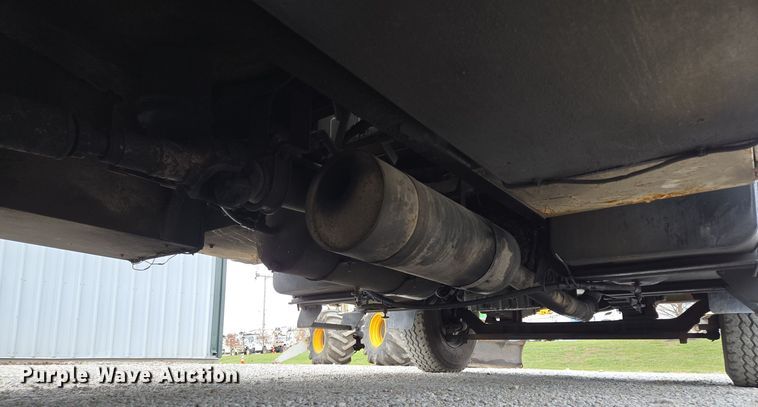 image for item EQ3672 2000 Ford  F750 utility / service truck