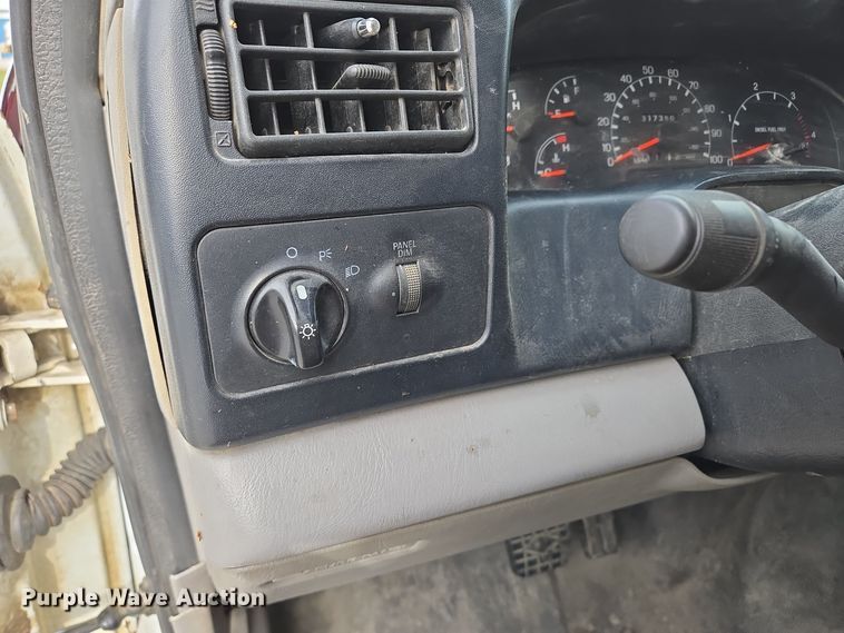 image for item EQ3672 2000 Ford  F750 utility / service truck