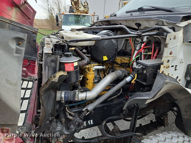 image for item EQ3672 2000 Ford  F750 utility / service truck