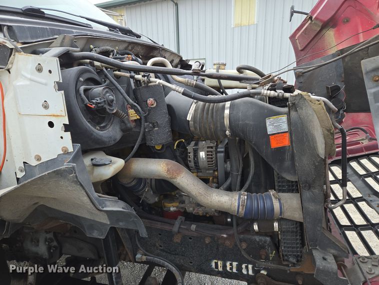 image for item EQ3672 2000 Ford  F750 utility / service truck