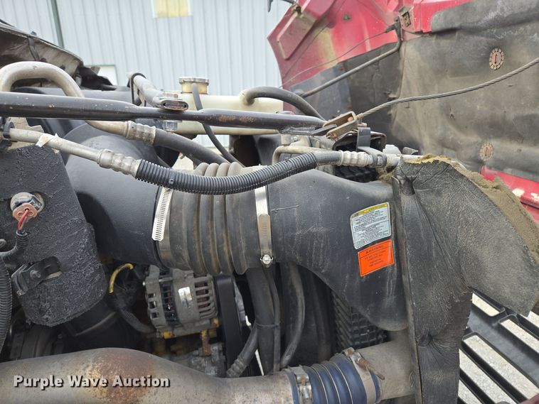 image for item EQ3672 2000 Ford  F750 utility / service truck