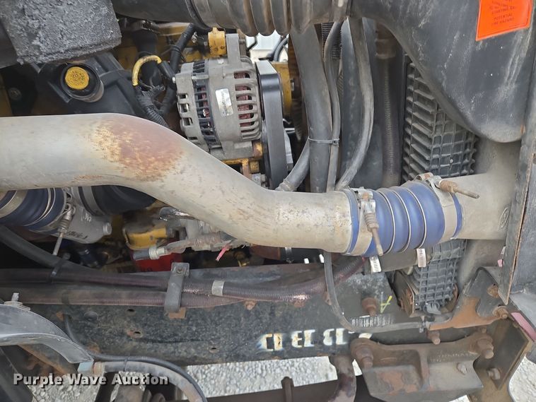 image for item EQ3672 2000 Ford  F750 utility / service truck