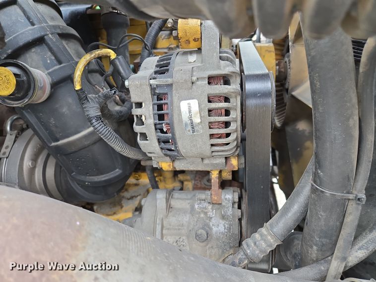 image for item EQ3672 2000 Ford  F750 utility / service truck