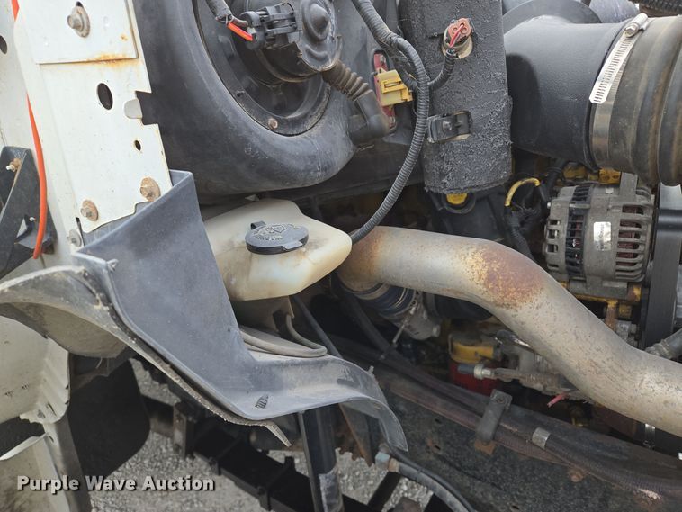 image for item EQ3672 2000 Ford  F750 utility / service truck