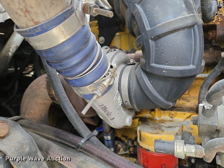 image for item EQ3672 2000 Ford  F750 utility / service truck