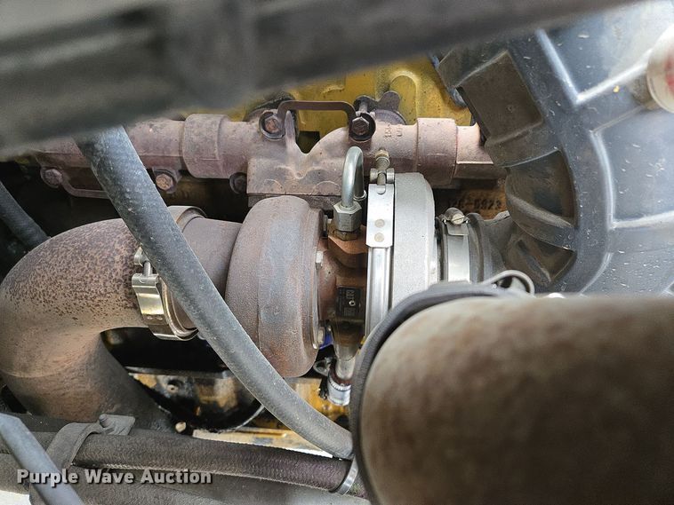 image for item EQ3672 2000 Ford  F750 utility / service truck