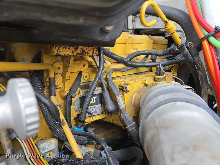 image for item EQ3672 2000 Ford  F750 utility / service truck