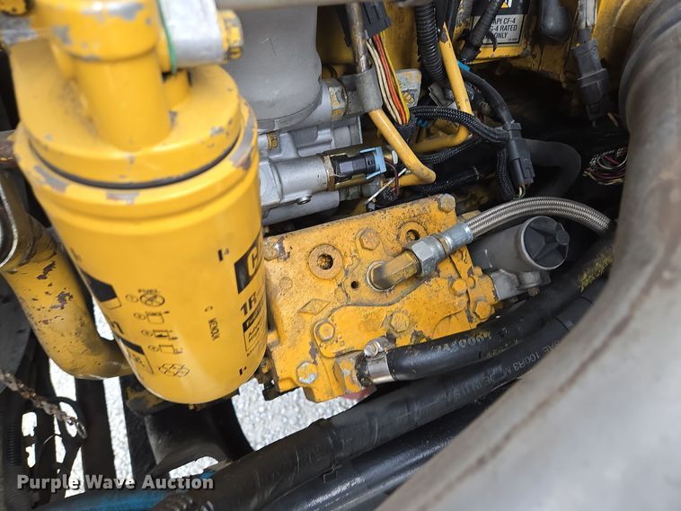 image for item EQ3672 2000 Ford  F750 utility / service truck