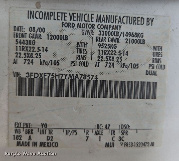 image for item EQ3672 2000 Ford  F750 utility / service truck