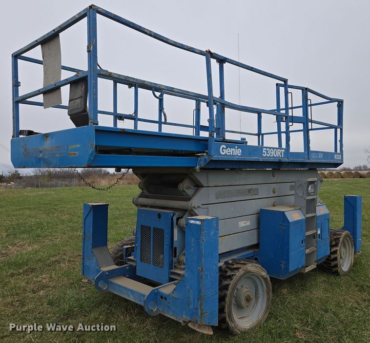 image for item EQ3680 2004 Genie  5390RT scissor lift