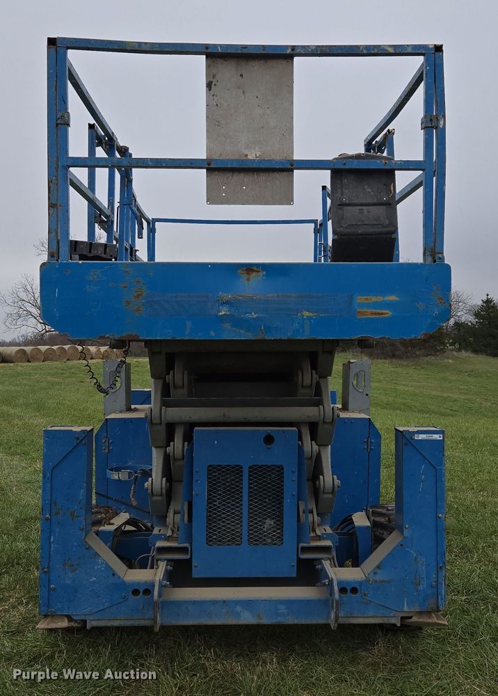 image for item EQ3680 2004 Genie  5390RT scissor lift