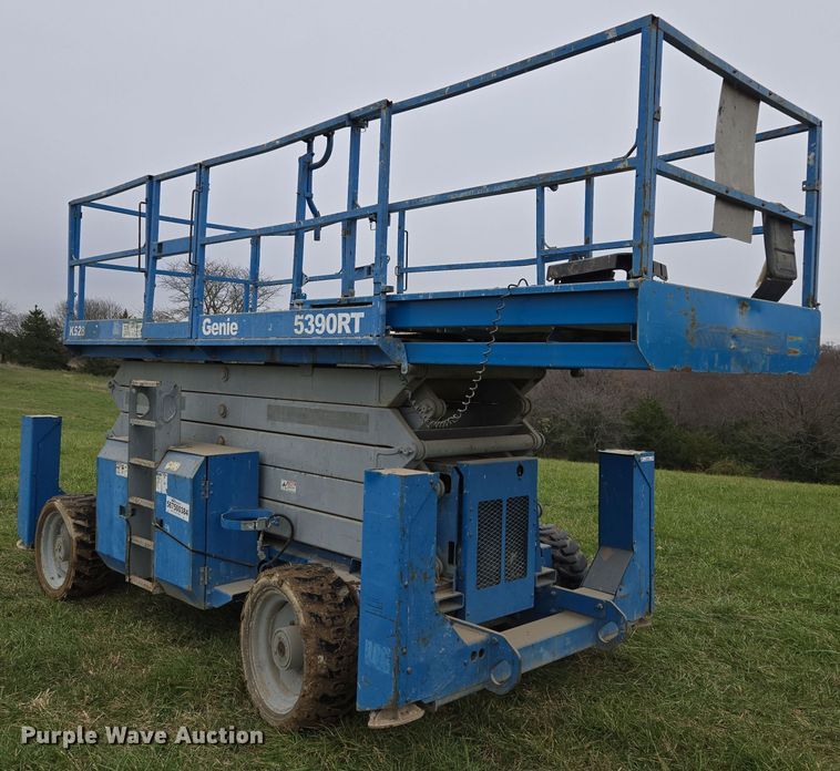 image for item EQ3680 2004 Genie  5390RT scissor lift