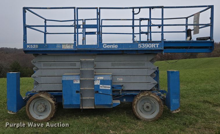 image for item EQ3680 2004 Genie  5390RT scissor lift
