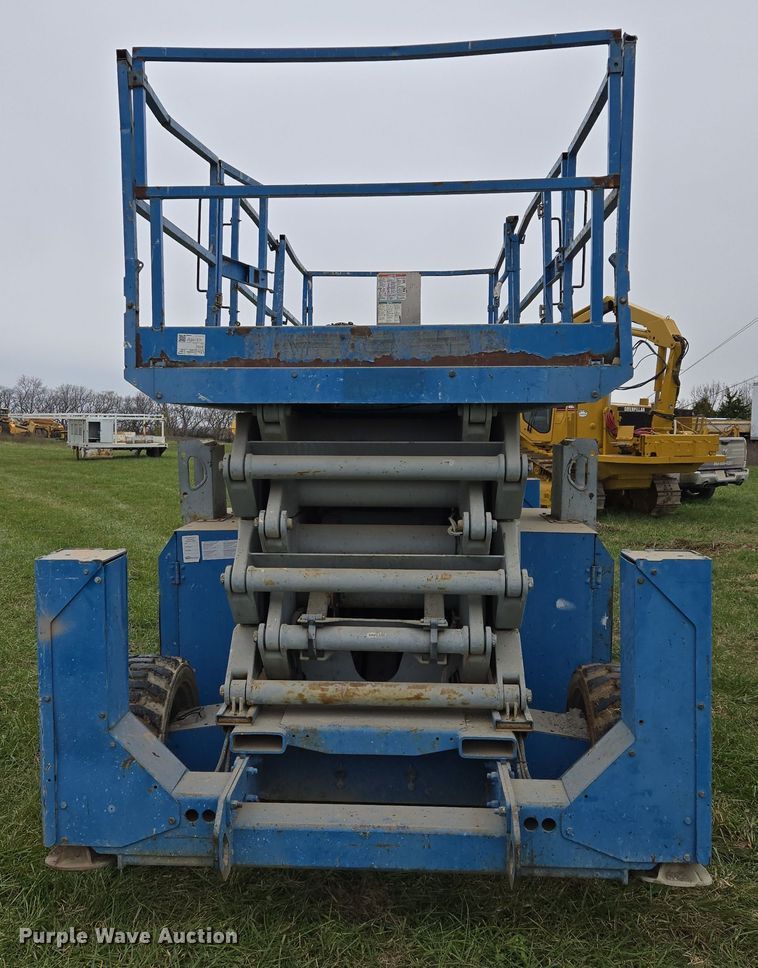 image for item EQ3680 2004 Genie  5390RT scissor lift