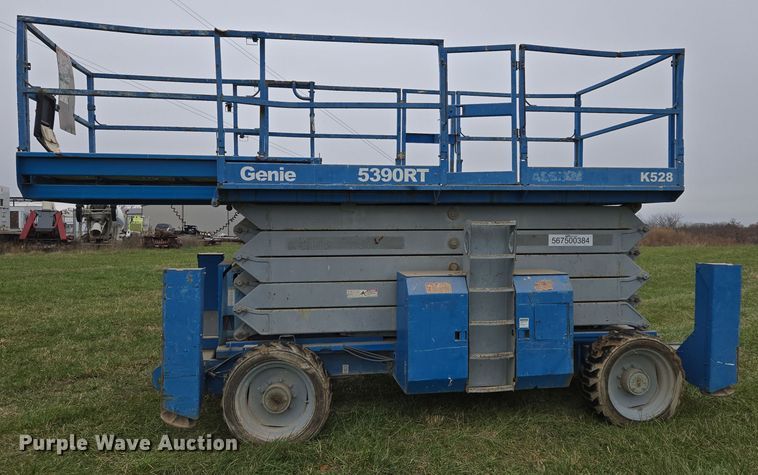 image for item EQ3680 2004 Genie  5390RT scissor lift