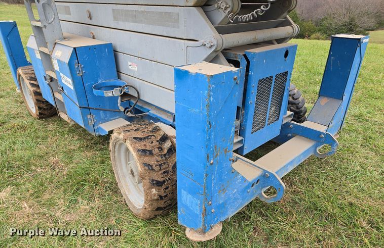 image for item EQ3680 2004 Genie  5390RT scissor lift