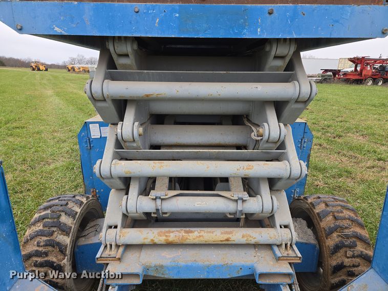 image for item EQ3680 2004 Genie  5390RT scissor lift