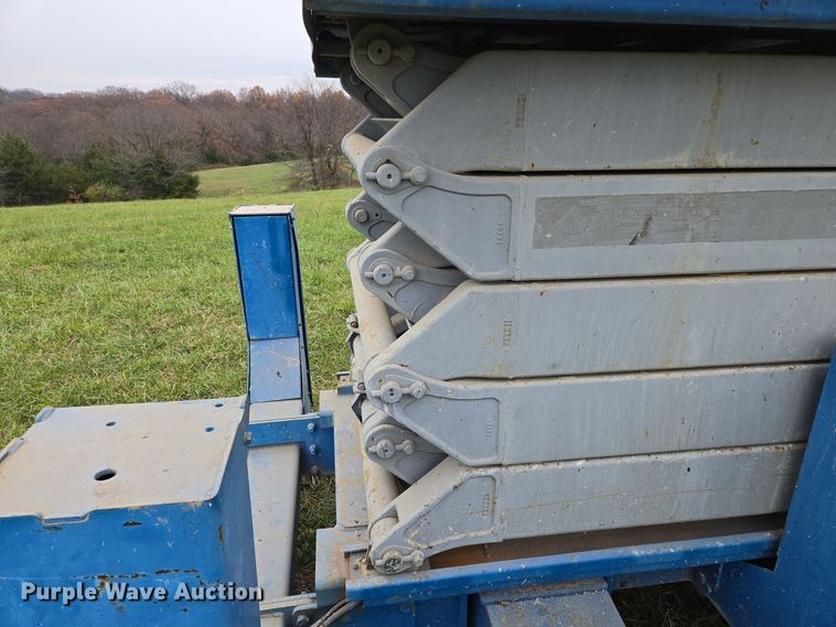 image for item EQ3680 2004 Genie  5390RT scissor lift