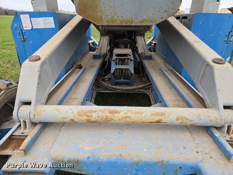 image for item EQ3680 2004 Genie  5390RT scissor lift