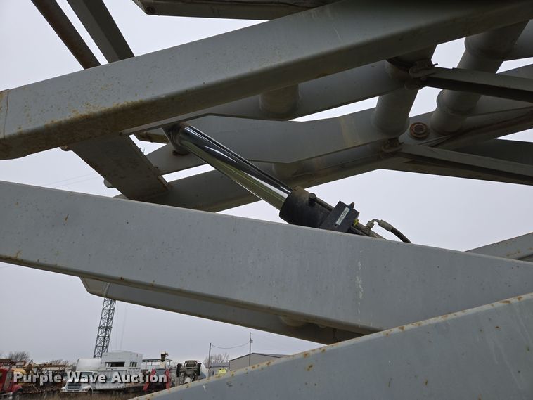 image for item EQ3680 2004 Genie  5390RT scissor lift