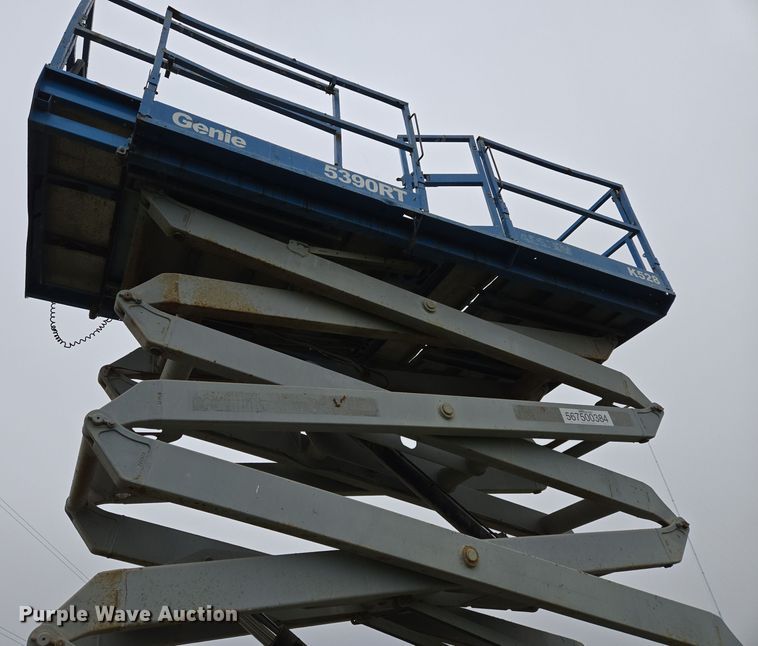 image for item EQ3680 2004 Genie  5390RT scissor lift
