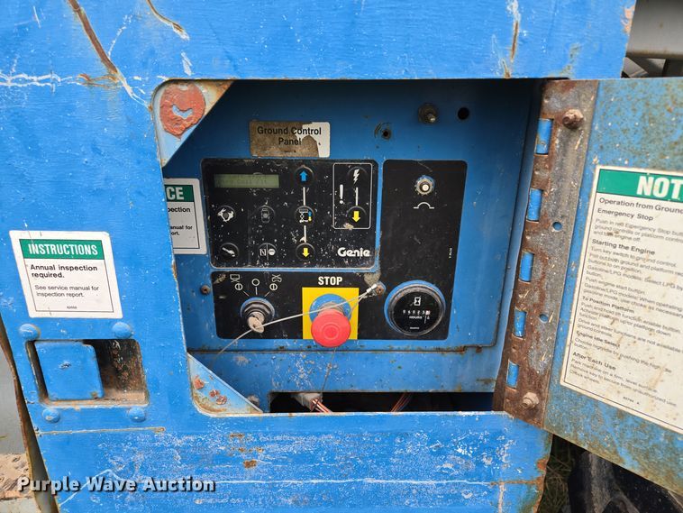 image for item EQ3680 2004 Genie  5390RT scissor lift