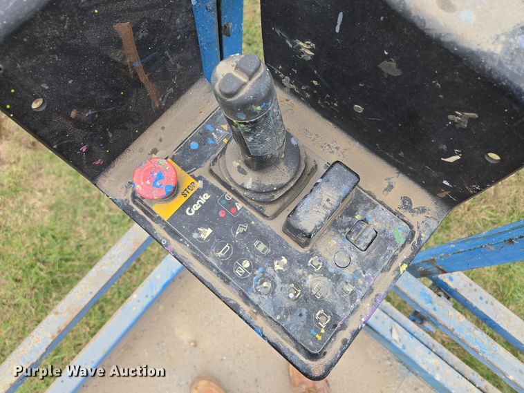 image for item EQ3680 2004 Genie  5390RT scissor lift