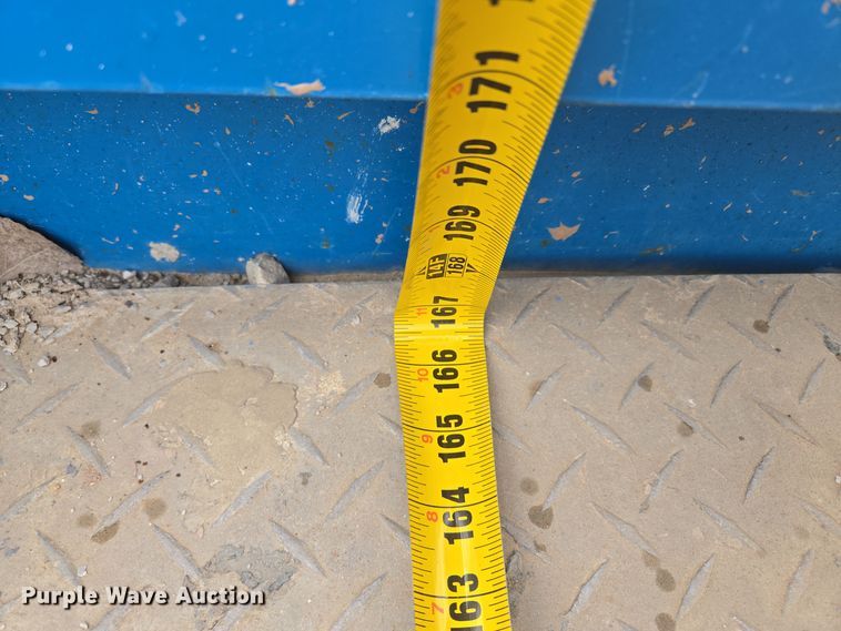 image for item EQ3680 2004 Genie  5390RT scissor lift