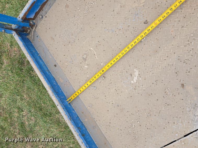 image for item EQ3680 2004 Genie  5390RT scissor lift